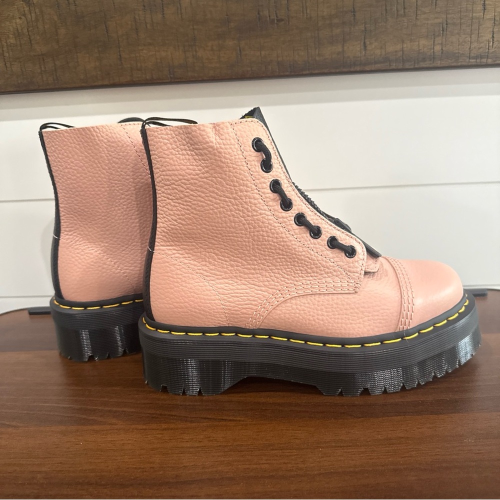 Dr Martens Womens Sinclair Boot Platform Rose Beige - Pinkish Size 8 NWOB